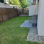 Faktura Vat Przy Filmowce Ogrodek Parking Podziemny Apartmán Lodž