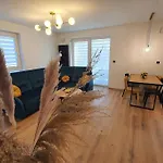 Faktura Vat Przy Filmowce Ogrodek Parking Podziemny Apartmán *
