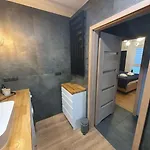Faktura Vat Przy Filmowce Ogrodek Parking Podziemny Apartmán Lodž