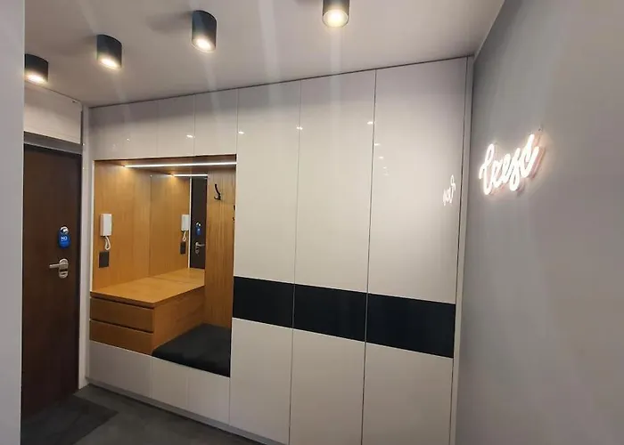 Faktura Vat Przy Filmowce Ogrodek Parking Podziemny Апартаменти